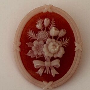 Vintage Avon 1970’s Floral Cameo Brooch with Bow Pin Excellent Condition